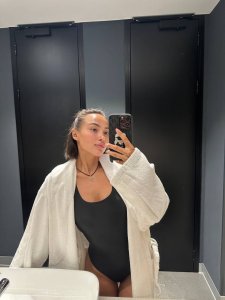 Валя, 79686117404