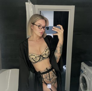 Николь, 79853636899