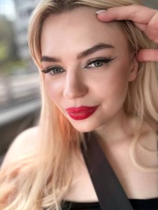 Лили, 79661674109